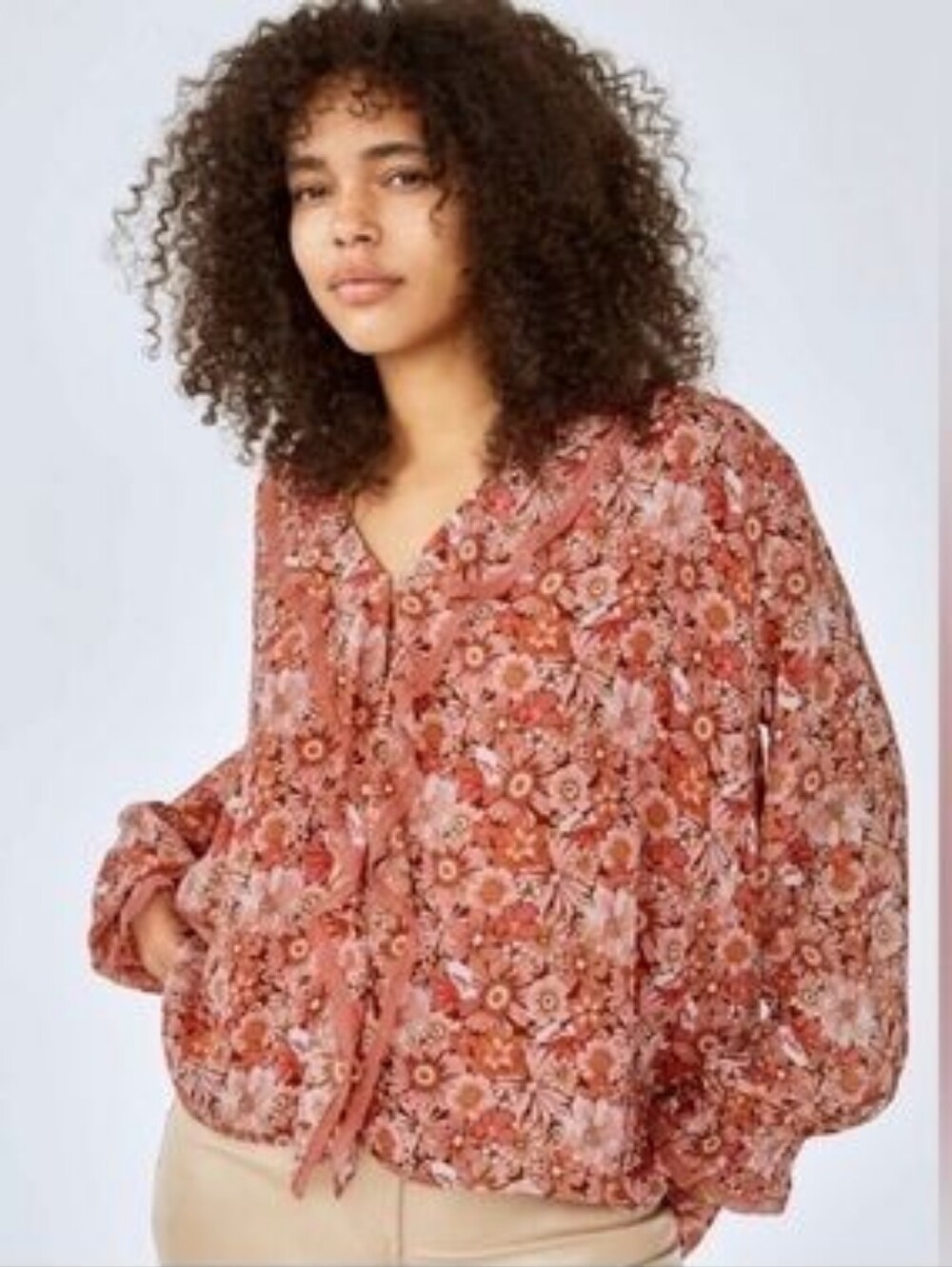 ARITZIA WILFRED Women Blouse Top Size Small (Loose Fit) Floral VNeck Salmon Pink